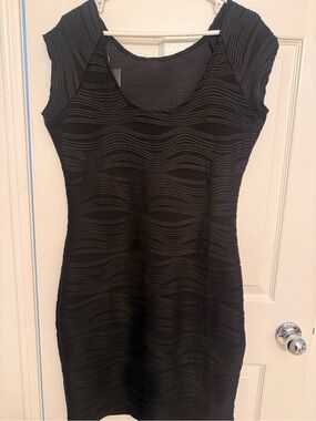 Black Textured Cap-Sleeve Bodycon Dress - Women